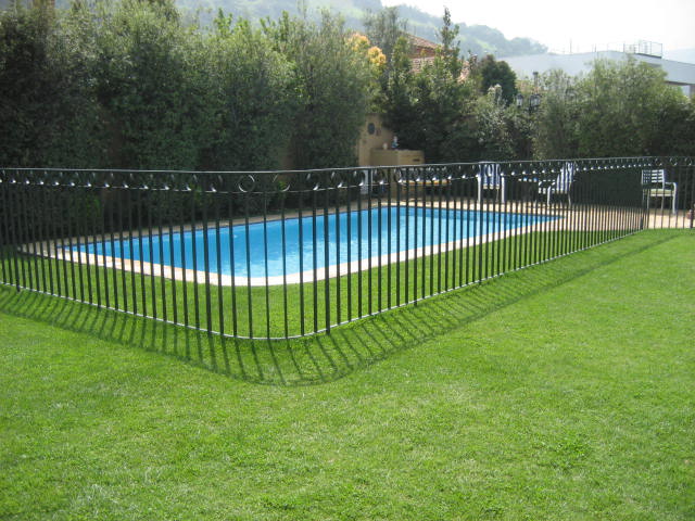Reja de piscina La Dehesa sector Pie Andino